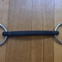 Mors Coutchouc noir 135